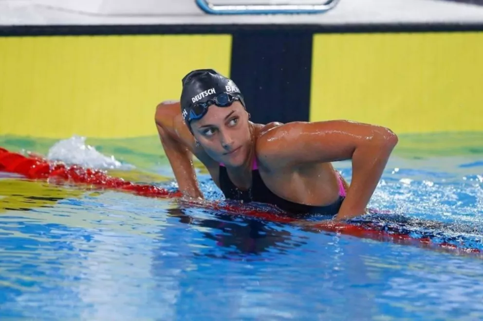 La natación argentina cerró una noche soñada con el oro de Bardach