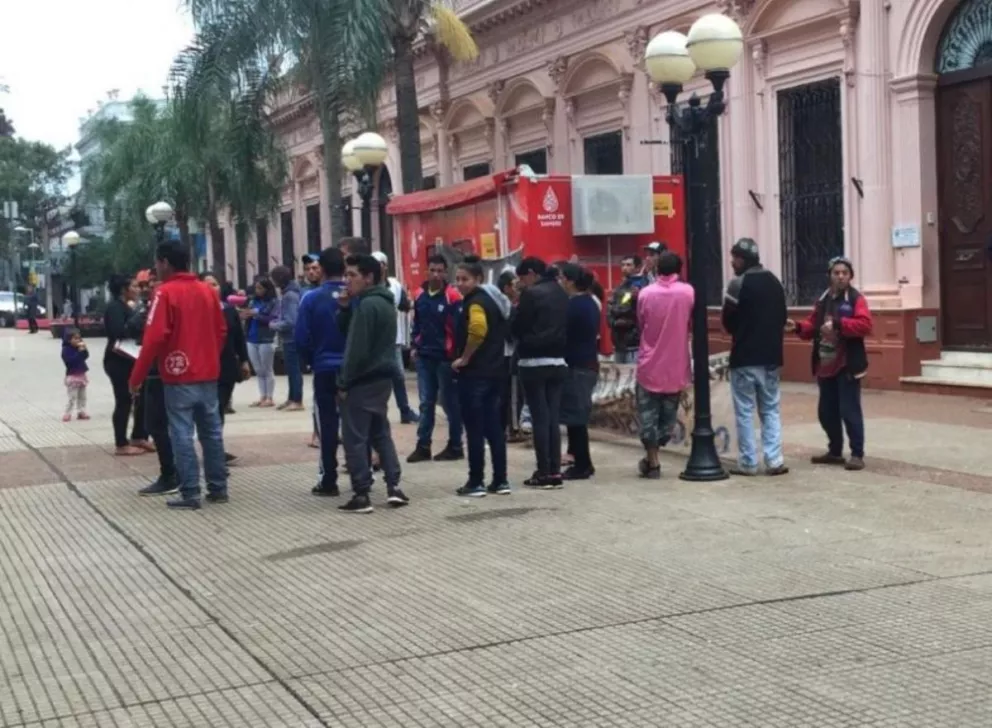 Posadas: Tareferos se manifiestan frente a Casa de Gobierno