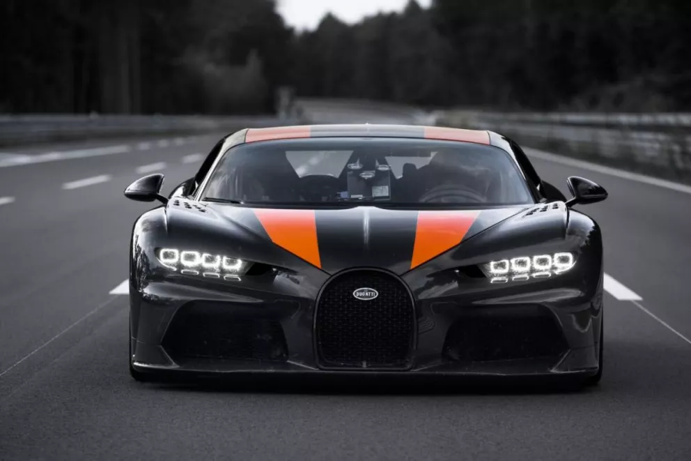 Bugatti supera los 490 km/h con un Chiron y se retira