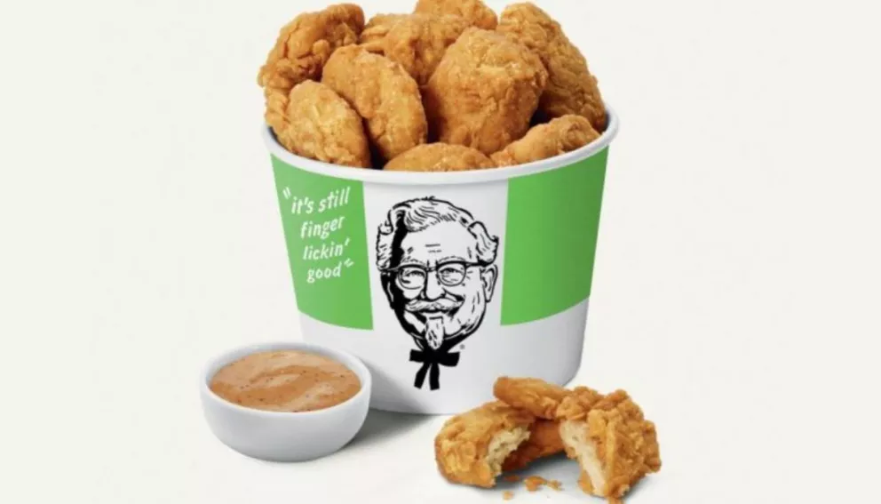 Una conocida cadena empezará a vender “pollo frito vegano” con sabor a carne real 