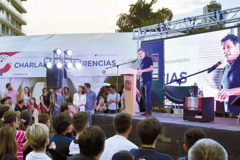 El reconocido neurocientífico Facundo Manes disertó ayer ante cientos de estudiantes secundarios en el marco de la Expo Posadas Ciudad Universitaria, que hoy finaliza.