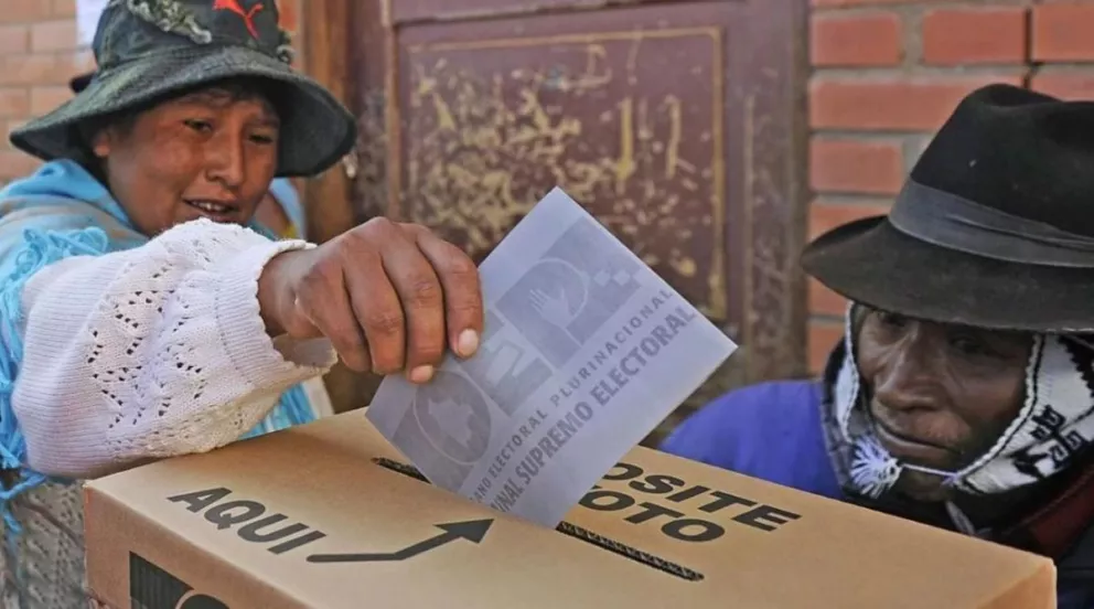 Bolivia fijó las elecciones presidenciales para el 3 de mayo