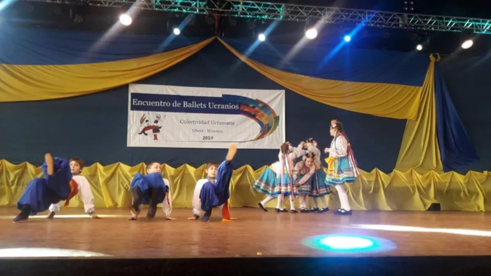 Más de 300 bailarines se congregaron en el encuentro de ballets Ucranios