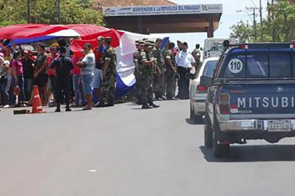 Paseros marcharon en Encarnación en reclamo por malos tratos en el lado argentino