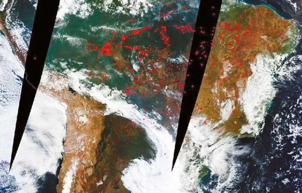 Una imagen satelital revela la gran cantidad de focos de incendio activos en los últimos días.