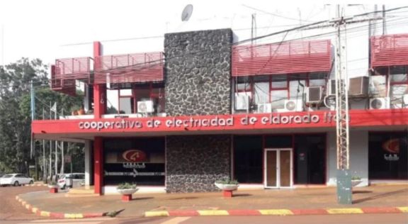 Fachada del edificio central de la Cooperativa de Electricidad de Eldorado Limitada (Ceel) Fachada del edificio central de la Cooperativa de Electricidad de Eldorado Limitada (Ceel)