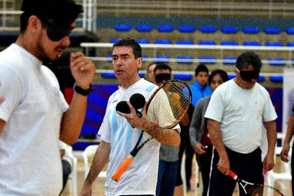 Se realizó el primer taller de tenis para ciegos en Misiones