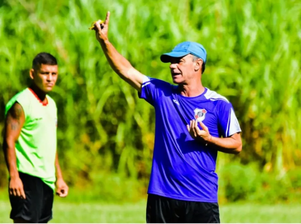 Labaroni dirigió su primera práctica en Guaraní