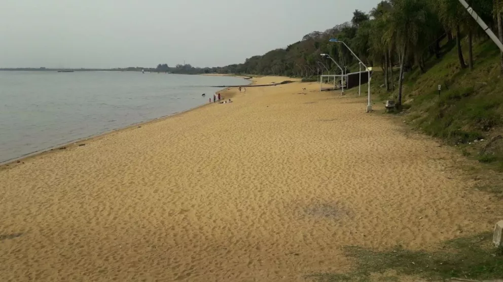 Las playas de Ituzaingó evidencian la bajante del río