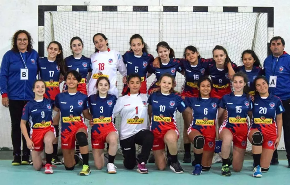 El equipo femenino de inferiores está conformado por chicas de Jardín América, Oberá y Montecarlo.