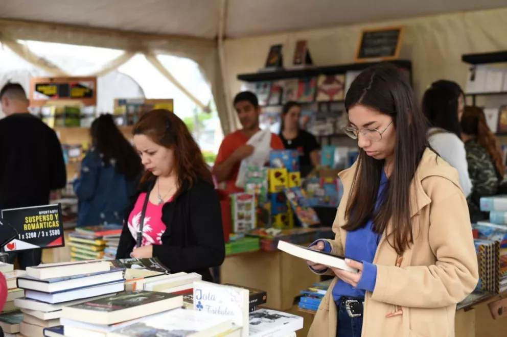 Convocan a autores para participar de la Feria Internacional del Libro