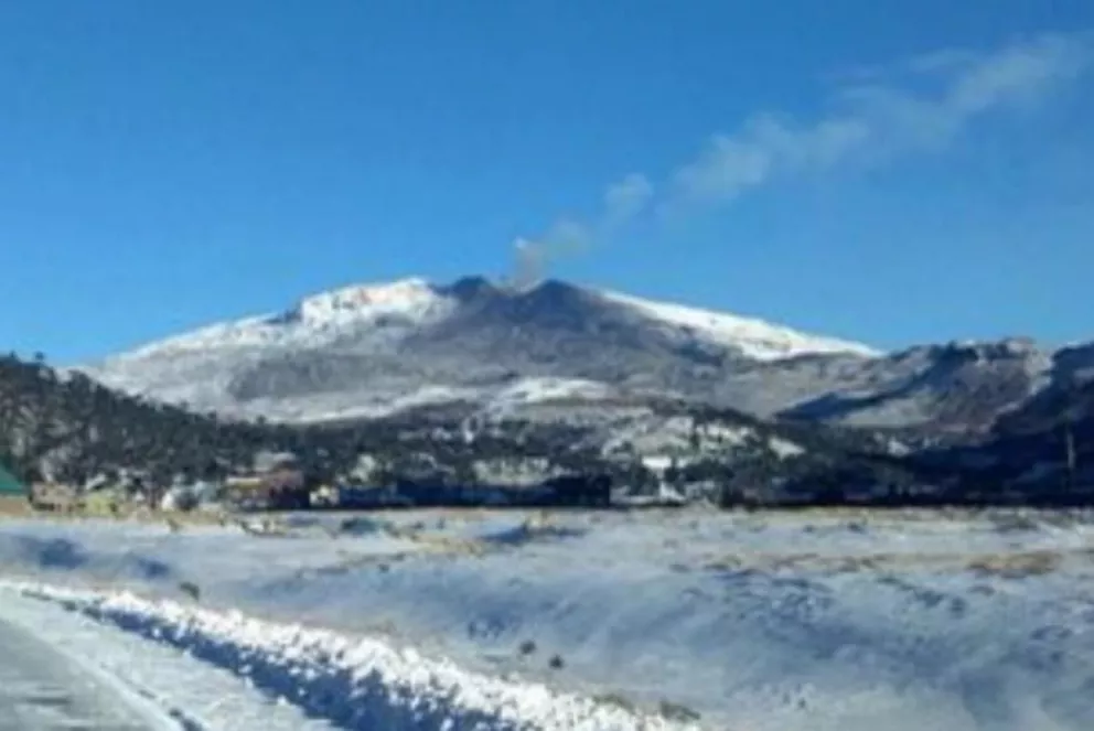 El volcán Copahue registró sismos de “alta energía” y emitieron una alerta naranja en Neuquén