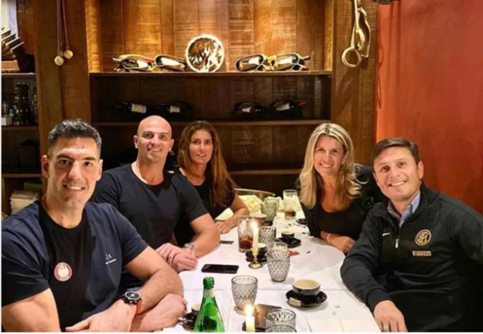 Scola, Zanetti y Cambiasso,  de cena con sus parejas en Italia