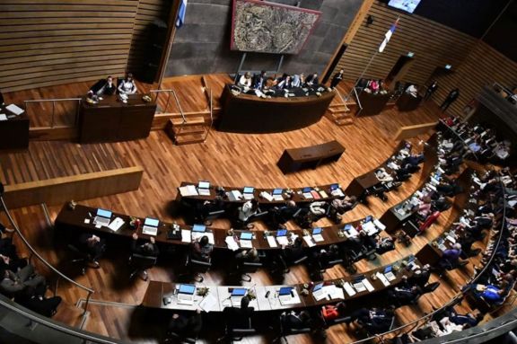Diputados provinciales proponen donar 50% de sus sueldos a un fondo solidario Diputados provinciales proponen donar 50% de sus sueldos a un fondo solidario