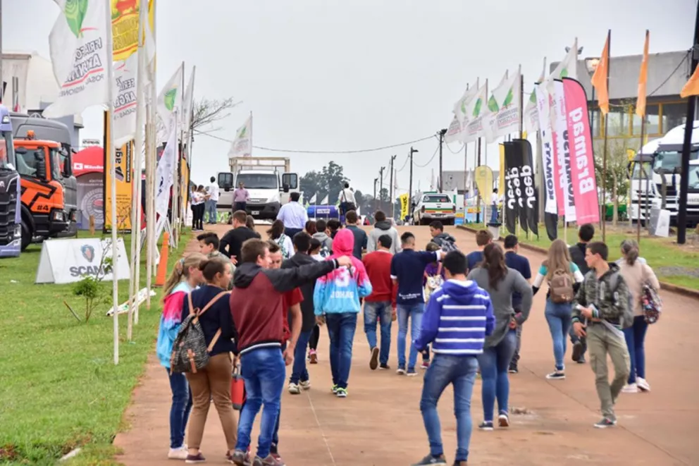 Con presencia de empresarios de 12 países se inició la Feria Forestal
