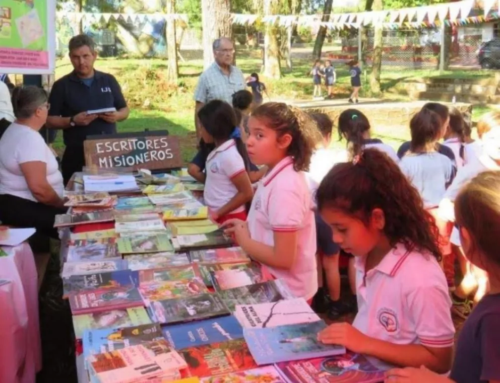 Libertad: Se concretó con éxito la 1ª Feria del Libro de Escritores Misiones 