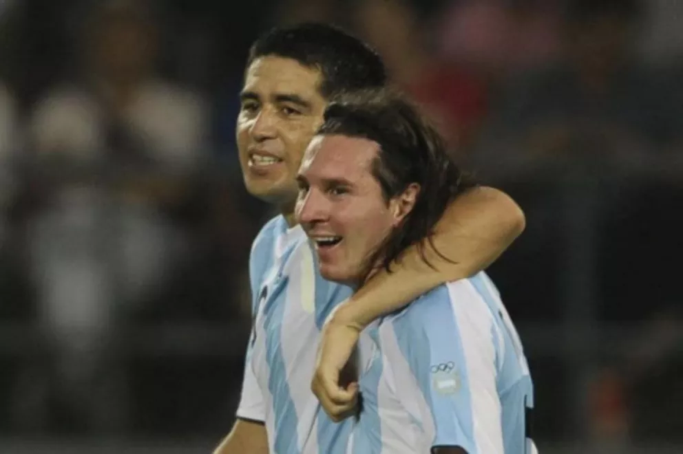 Messi habló de la despedida de Riquelme y no descartó su presencia