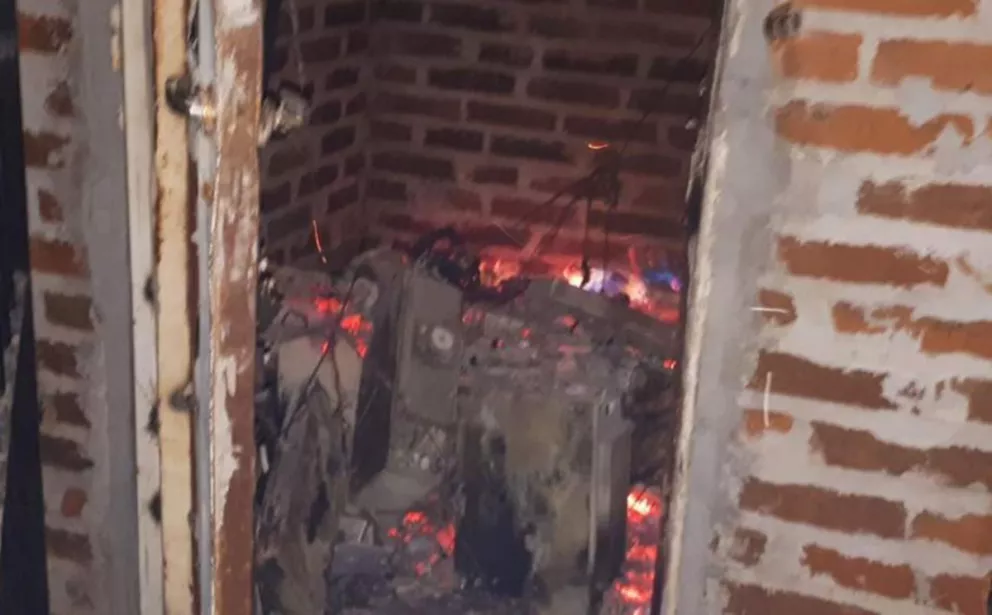 Investigan si fue intencional: se incendiaron dos radios en San Vicente