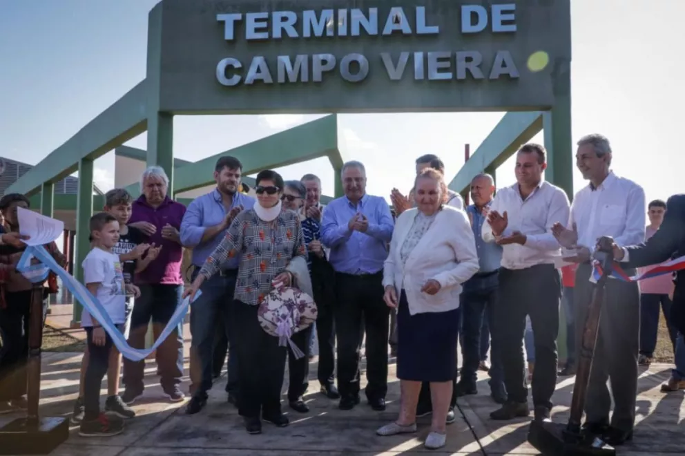 Passalacqua inauguró la nueva terminal y el Bachillerato Provincial Orientado N° 3 en Campo Viera