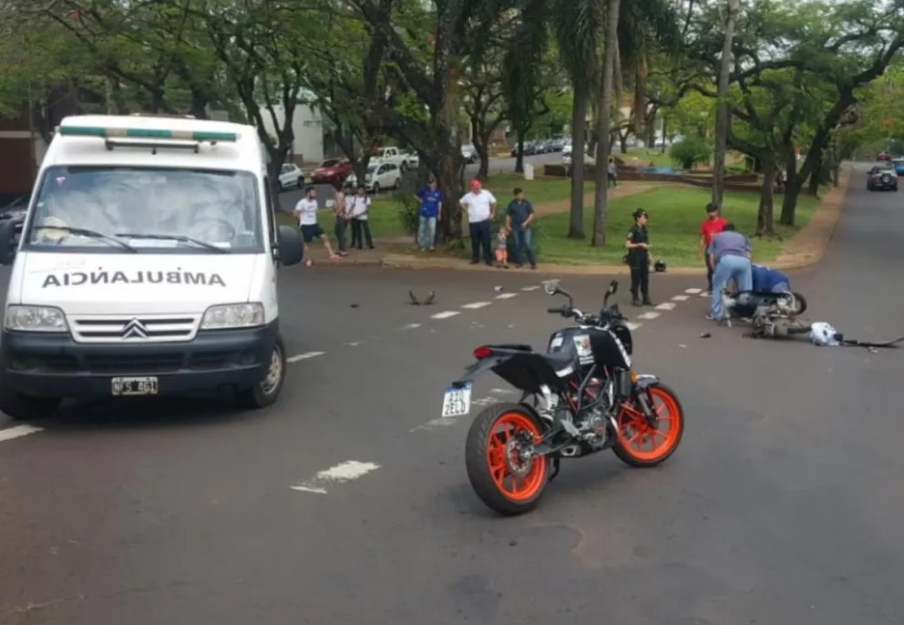 Motociclista herido tras colisionar contra un auto en Posadas