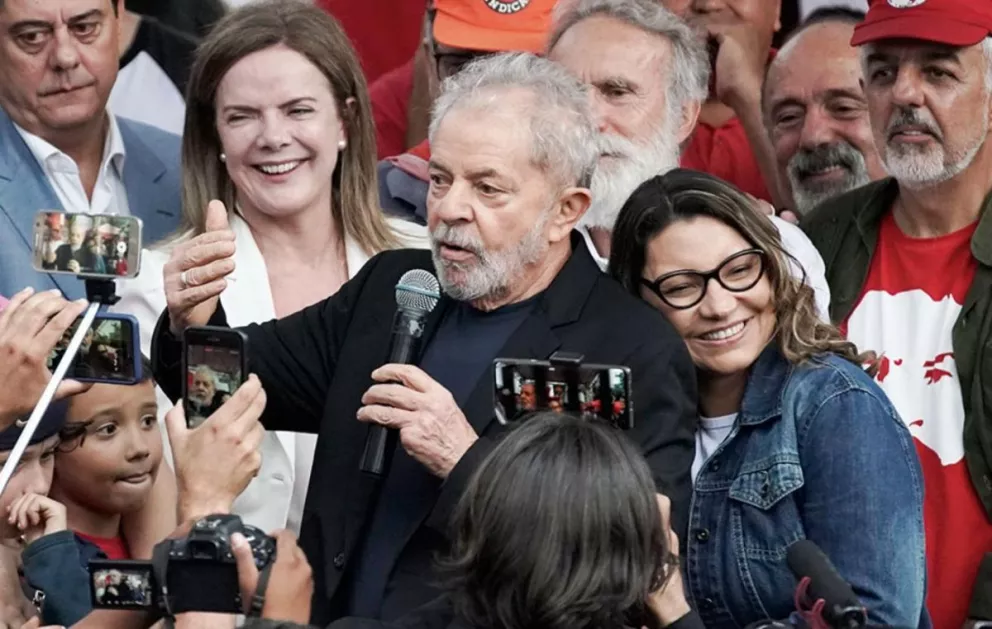 Lula Da Silva fue liberado y ante una multitud dijo que salió fortalecido 