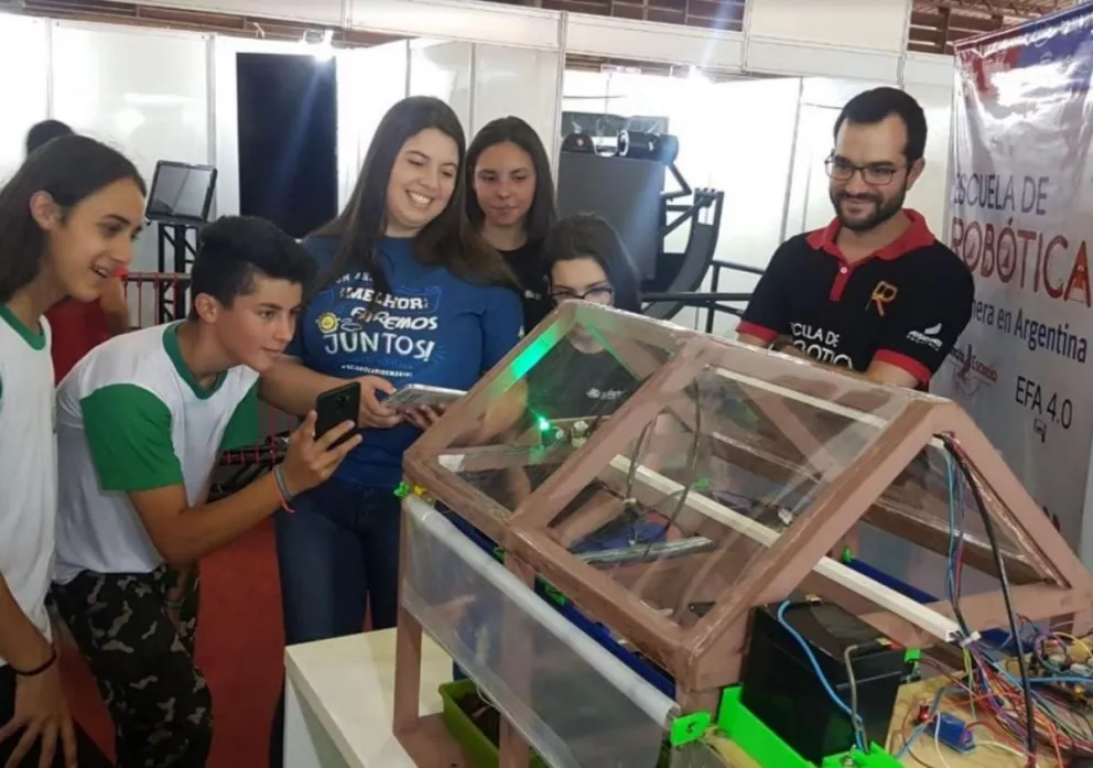 La Escuela de Robótica participa en la feria Inventum en Brasil