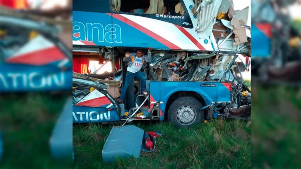 Choque entre un bus paraguayo y un camión en Ceiba, deja al menos un muerto 