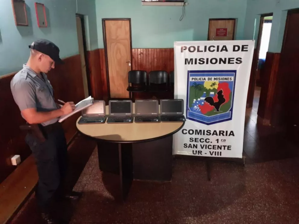 Policías recuperaron netbooks robadas al establecimiento escolar N°949 en San Vicente