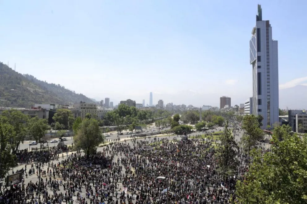 Los principales puntos de Santiago de Chile están colmados por manifestantes