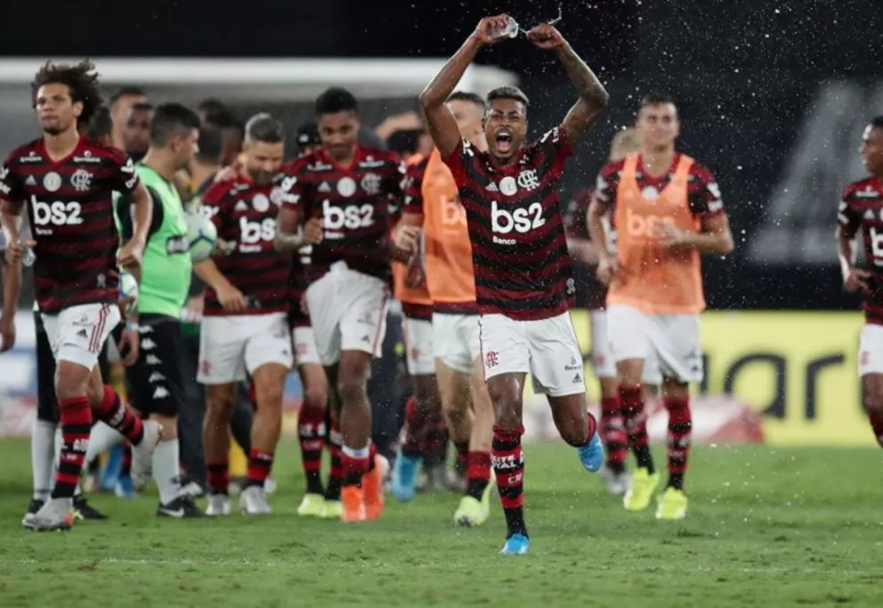 El imparable Flamengo venció a Botafogo de visitante y es líder indiscutido de Brasil