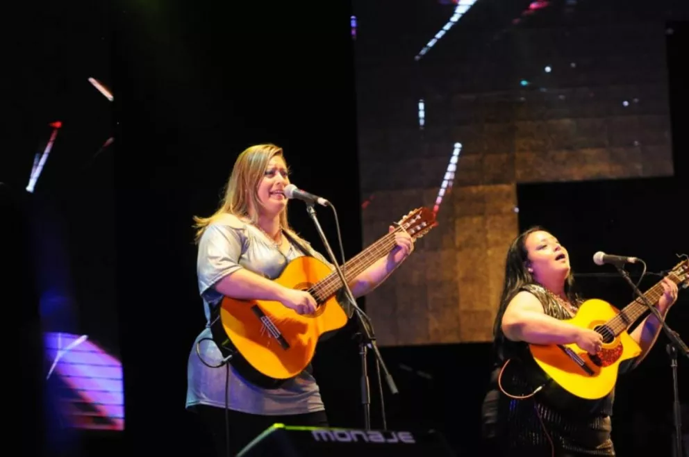 Festival del Litoral: Los Gurises y el dúo Lira Vera sorprendieron al público 