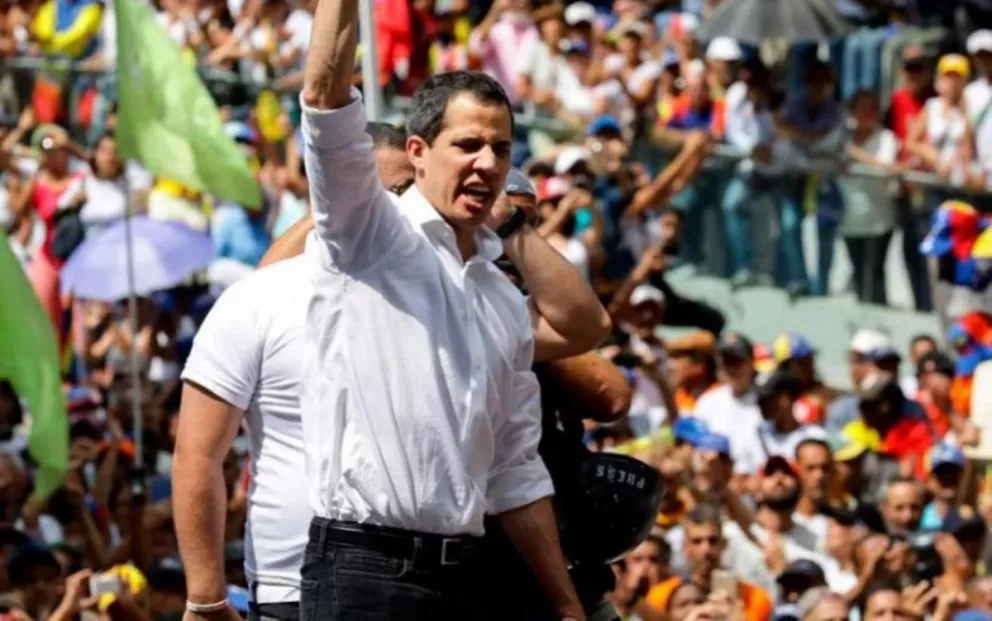 Guaidó pidió "seguir el ejemplo de Bolivia" y "marchar en las calles hasta que caiga Maduro"