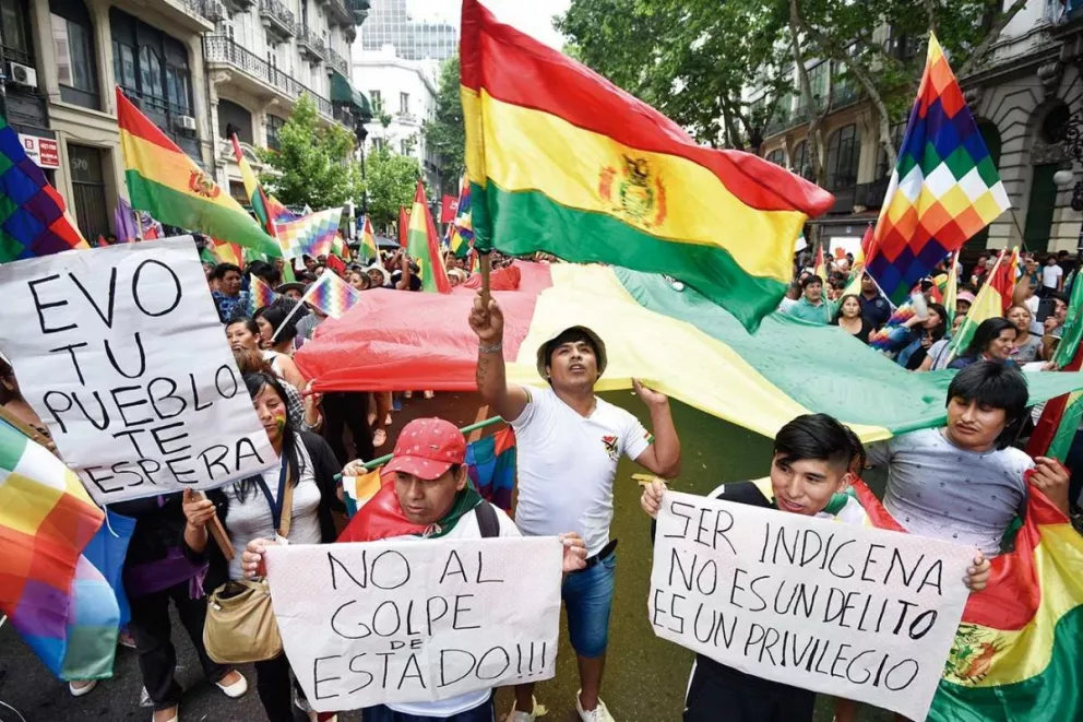 Manifestantes argentinos y bolivianos marcharon ayer en Plaza de Mayo.
