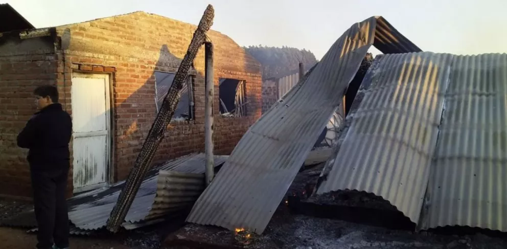 San Pedro: robaron e incendiaron la Escuela 904 de Puerto Argentino
