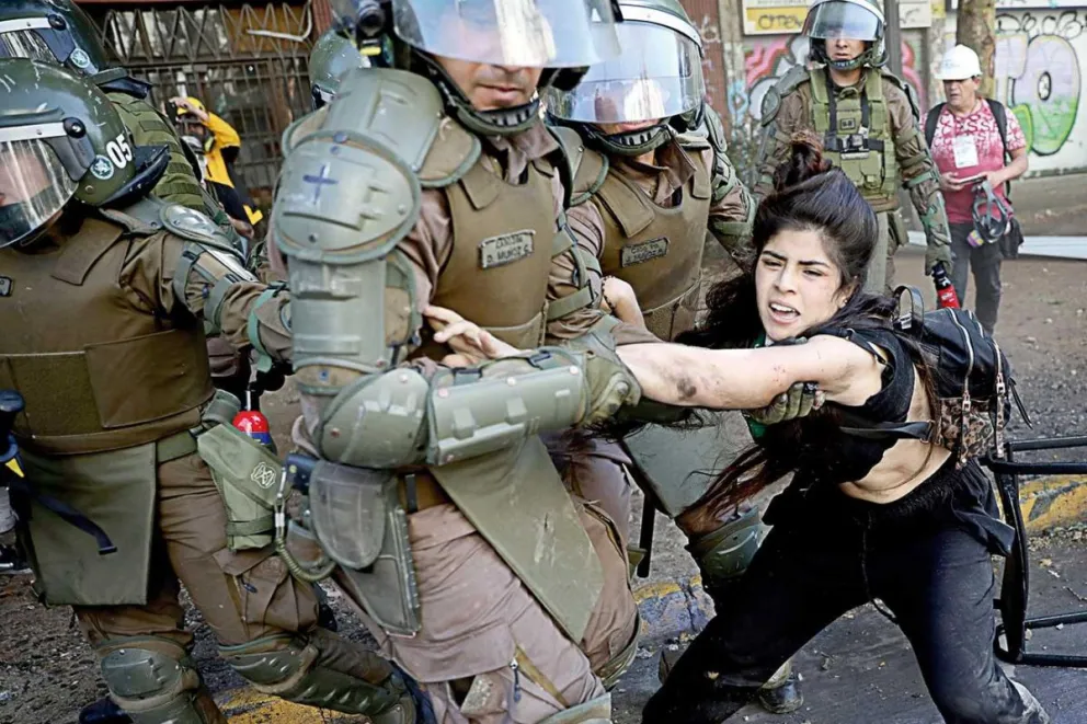 El accionar de la policía y el ejercito fue muy cuestionado y se dieron casos de claros abusos.