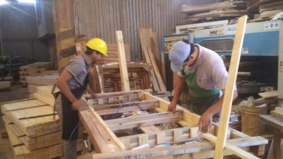 Aserradero de 9 de Julio contruye 4000 camas a pedido del gobierno nacional Aserradero de 9 de Julio contruye 4000 camas a pedido del gobierno nacional