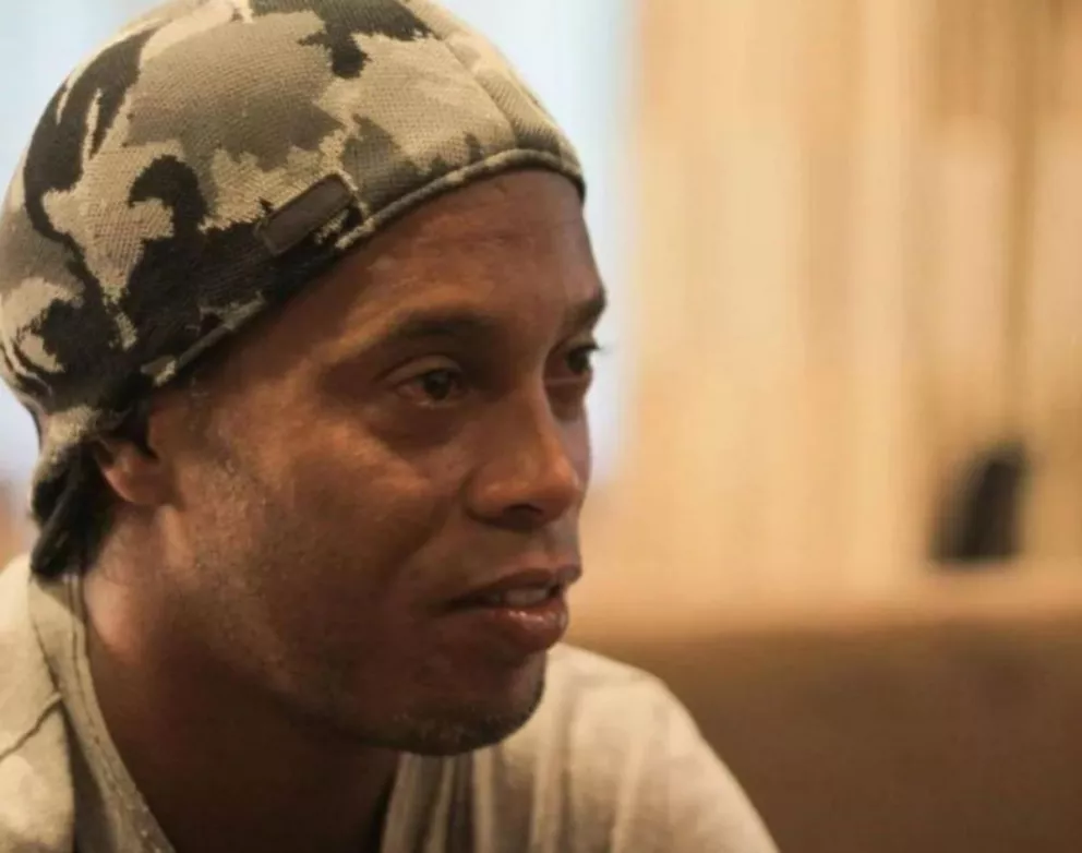 Ronaldinho pagó 1,6 millones de dólares y tendrá prisión domiciliaria en un hotel