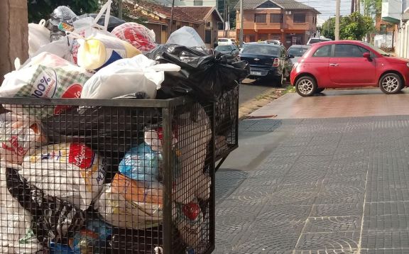 Basura acumulada: El feriado desajustó el servicio y complicó la recolección en Posadas Basura acumulada: El feriado desajustó el servicio y complicó la recolección en Posadas