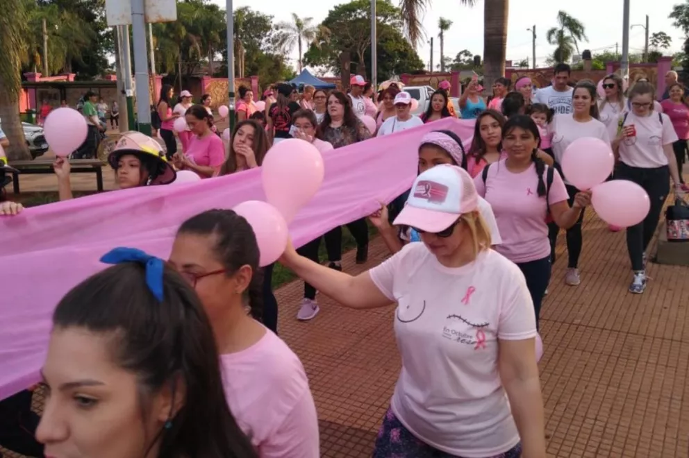 En Iguazú salieron a la calle para generar conciencia contra el cáncer de mama