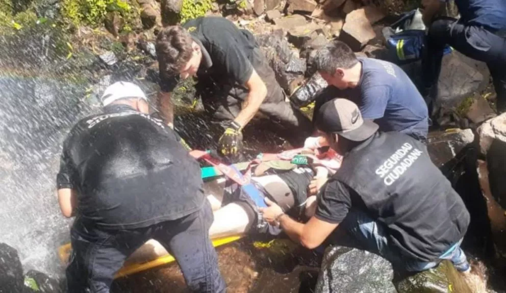 Iguazú: tras varios días de agonía falleció el joven rescatado en el Salto Mariposa