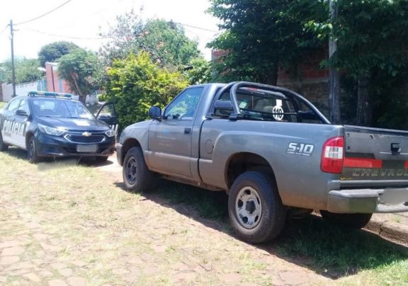 Recuperan camioneta robada del predio de la Universidad de Misiones Recuperan camioneta robada del predio de la Universidad de Misiones