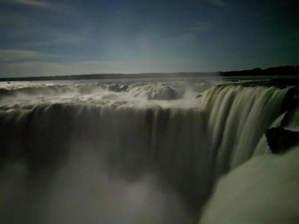 Paseo de la Luna en las Cataratas del Iguazú, una experiencia única 