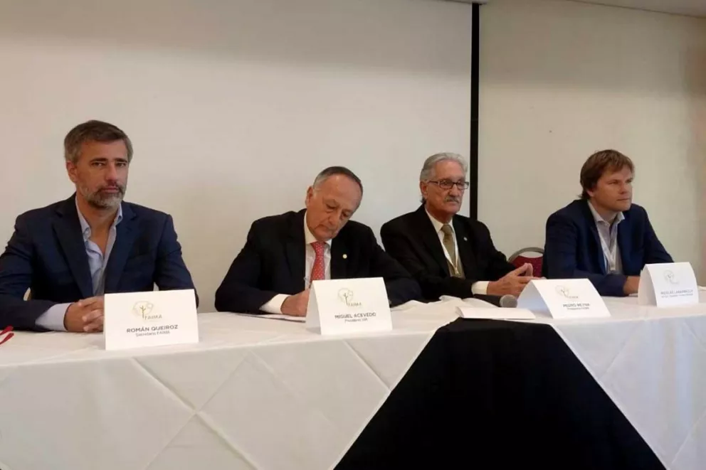 La mesa estuvo presidida por Román Queiroz, Miguel Acevedo, Pedro Reyna y Nicolás Laharrague.