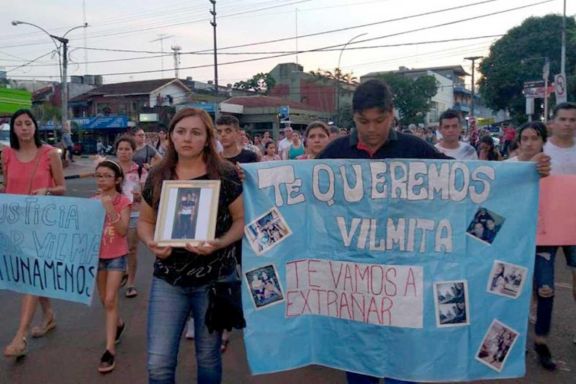 Vilma desapareció el miércoles 23 de octubre y dos días más tarde su cuerpo fue hallado sin vida a las afueras de la ciudad. Vilma desapareció el miércoles 23 de octubre y dos días más tarde su cuerpo fue hallado sin vida a las afueras de la ciudad.