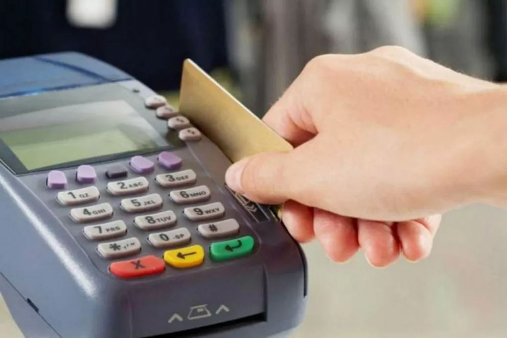 La crisis y la falta de dinero en efectivo llevan a los consumidores a financiar sus compras, sobre todo en 12 pagos.