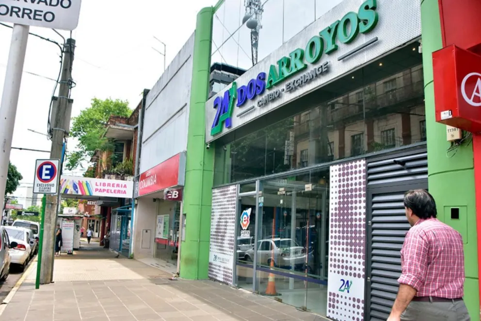 Extranjeros comprarán dólares más barato al no pagar impuesto del 30%