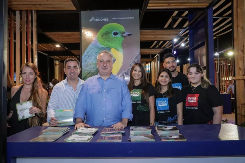 Passalacqua recorrió la Feria Provincial de Turismo en la Costanera de Posadas 