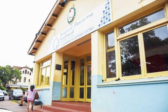 El bebé pesó 2,800 kilogramos y se encuentra internado en el sector de Neonatología. El bebé pesó 2,800 kilogramos y se encuentra internado en el sector de Neonatología.