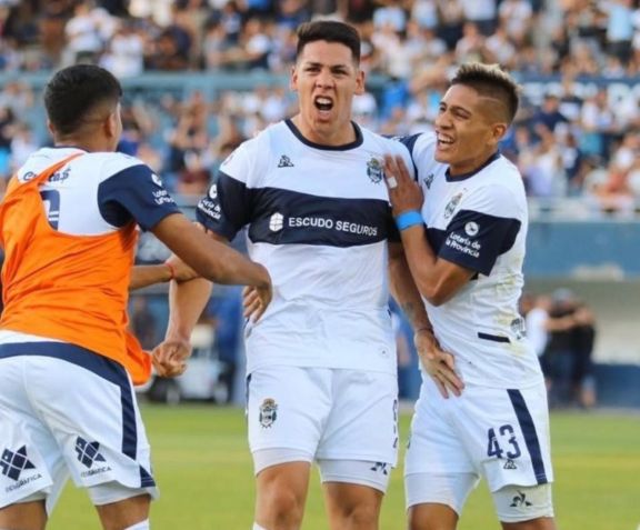Gimnasia le ganó a Central Córdoba y se acabó el maleficio en el Bosque Gimnasia le ganó a Central Córdoba y se acabó el maleficio en el Bosque