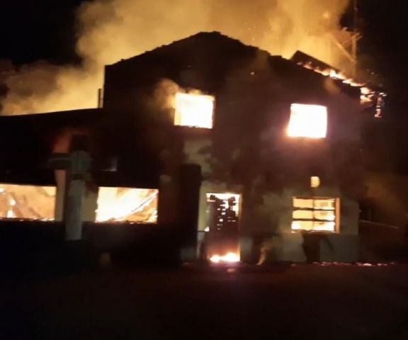 Daños totales tras el incendio en el Centro Pastoral Misiones en Eldorado Daños totales tras el incendio en el Centro Pastoral Misiones en Eldorado